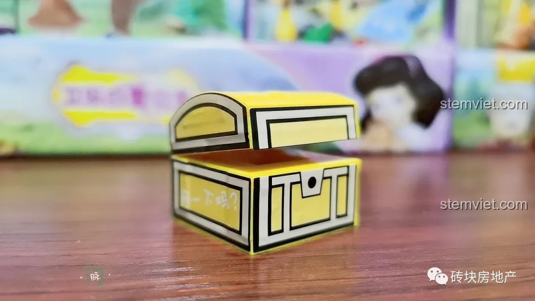 Tất cả 6 mô hình Gudetama được trưng bày cùng nhau.