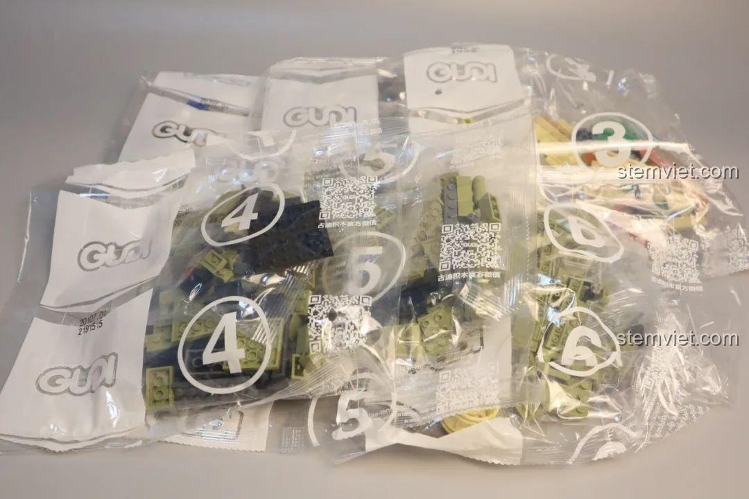 Các túi đựng chi tiết của bộ đồ chơi quân sự GUDI Sword Force 20107