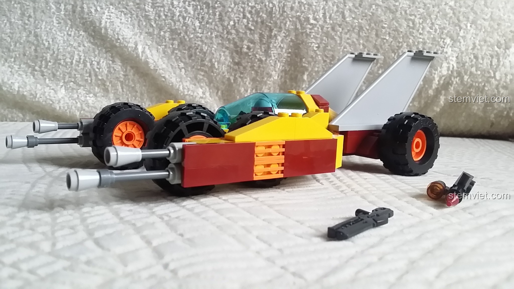 Đồ chơi xây dựng GUDI 8223 Địa cầu biên giới, xe địa hình quân sự với bánh xe lớn, đáng tiền