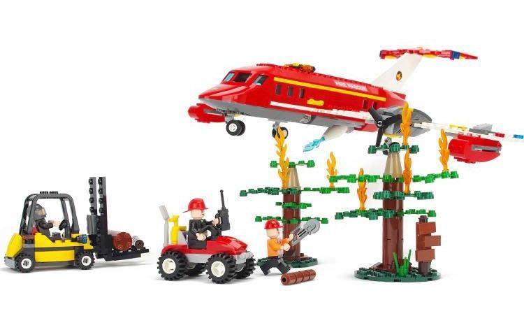 Bộ lắp ghép GUDI 9216 Máy bay cứu hỏa và đội lính cứu hỏa đang thực hiện nhiệm vụ chữa cháy, đồ chơi lắp ráp cho bé trai 6 tuổi.