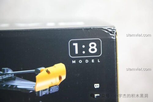 Chi tiết tỉ lệ 1:8 trên hộp bộ lắp ráp Peugeot 9X8 Hypercar GULY 10616.