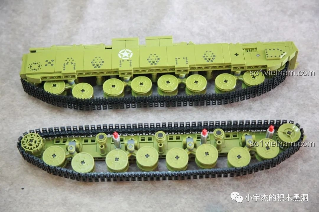 Hai cụm xích phụ của xe tăng T28 sau khi lắp ráp hoàn chỉnh, sẵn sàng để gắn vào thân xe.