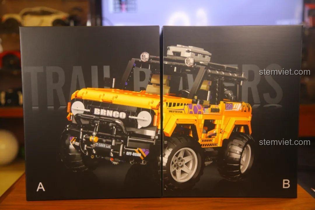 Hai hộp con A và B ghép lại tạo thành hình ảnh hoàn chỉnh của chiếc xe SUV địa hình Ford Bronco.
