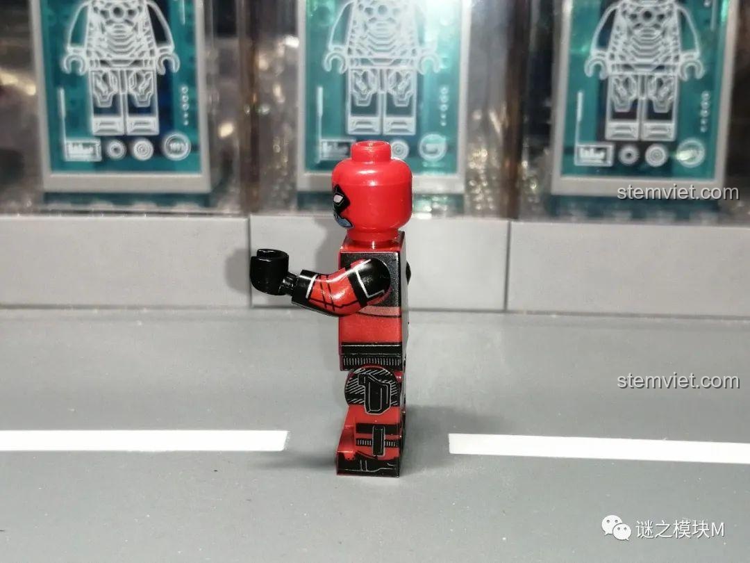 Hai phiên bản Star Lord: Zombie Star Lord (WM) và Star Lord (hãng khác).