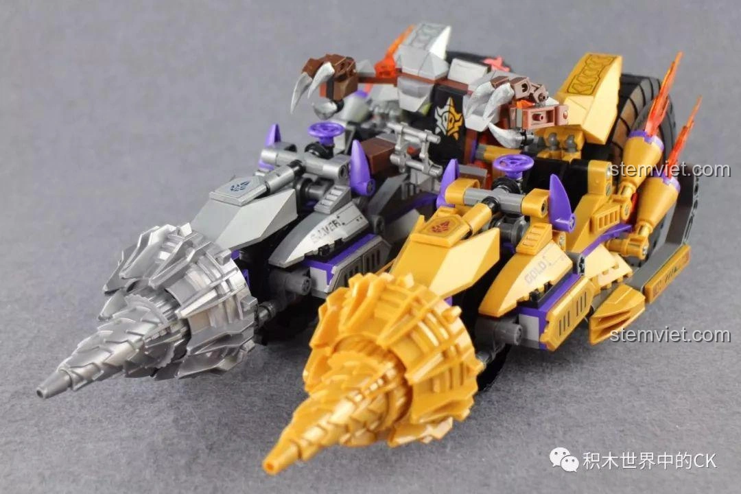 Hai xe chiến đấu của Kim Giác và Ngân Giác Đại Vương đã hoàn thiện trong bộ lắp ráp QMAN 3805 Tây Du Giáng Ma Ngộ Không Truyền.