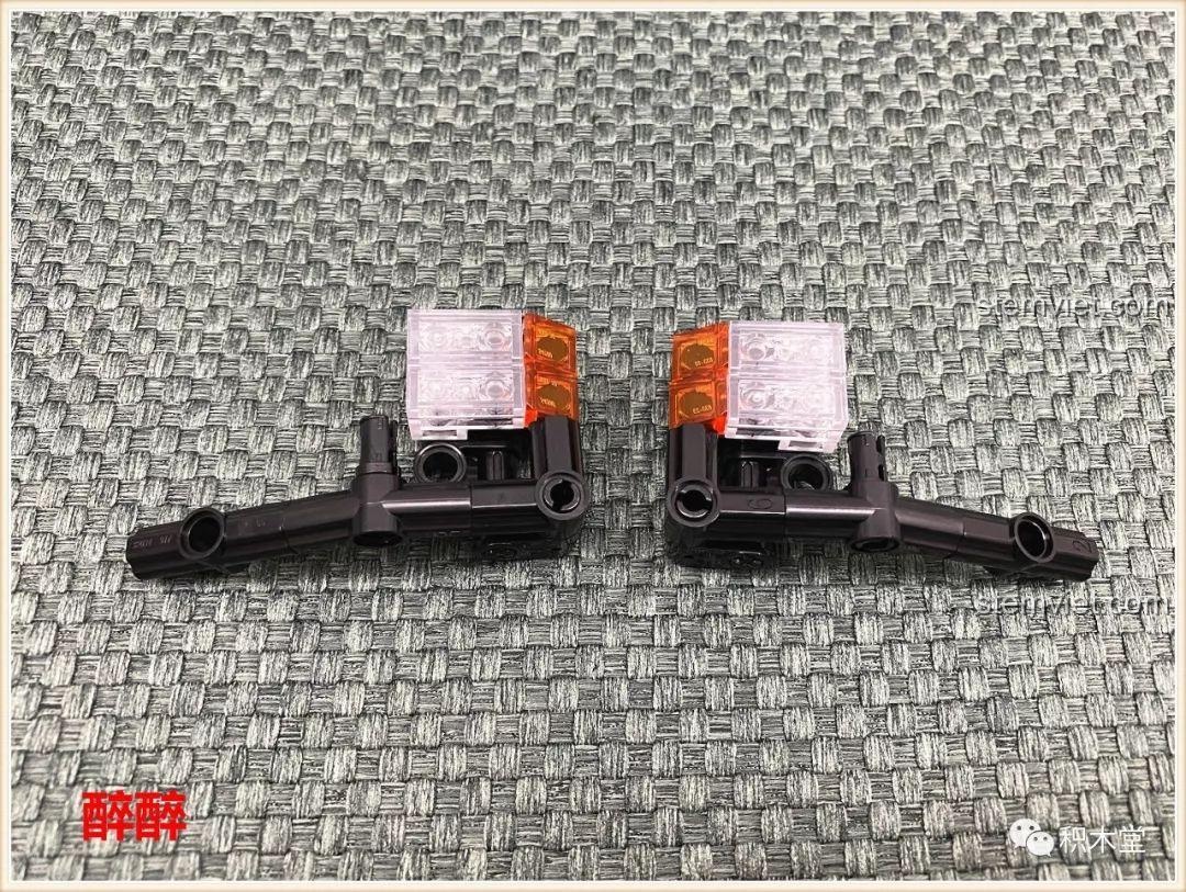 Cụm đèn pha phía trước của bộ lắp ráp Happy Build 1211 Xe Tải Địa Hình Baja Monster Energy, chi tiết sắc nét.
