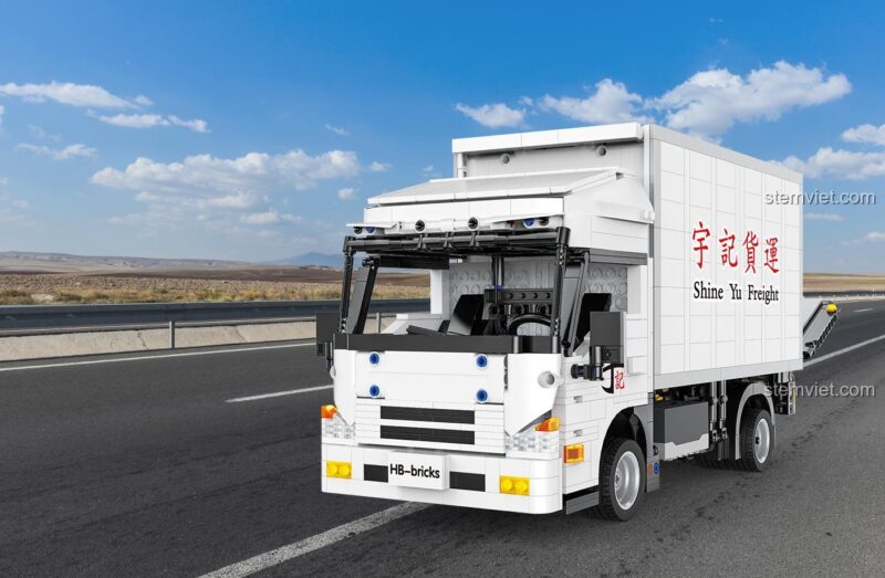 Xe tải hạng trung có cầu nâng Happy Build YC-22010 trên đường, đồ chơi mô hình xe tải Technic cho bé trai 8 tuổi