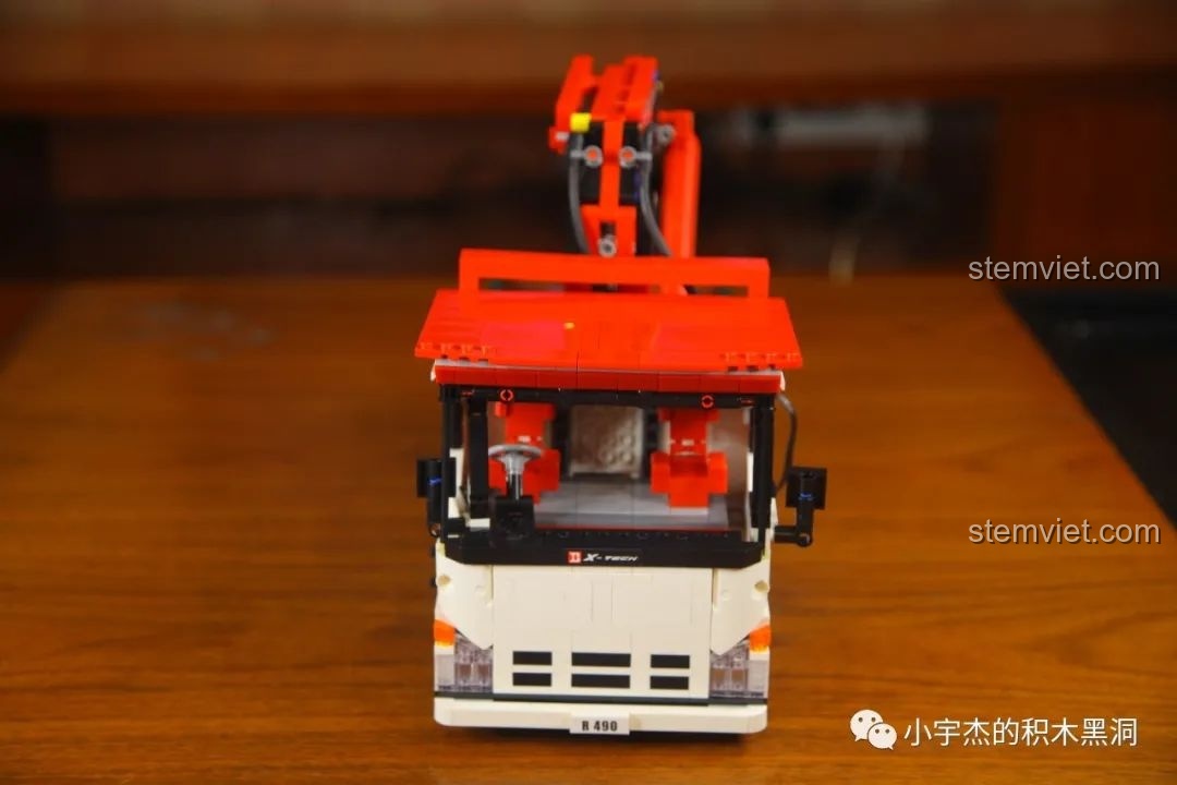 Cần cẩu đang được lắp ráp của HAPPY BUILD YC-GC007