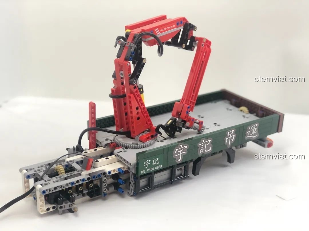 Bánh xe và mặt nạ trước của xe cẩu HAPPY BUILD YC-GC007.