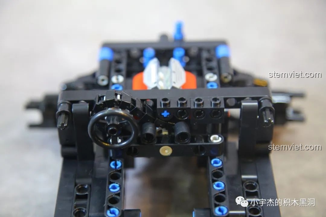 Hệ thống lái và vô lăng có thể hoạt động của mô hình SEMBO 715006.