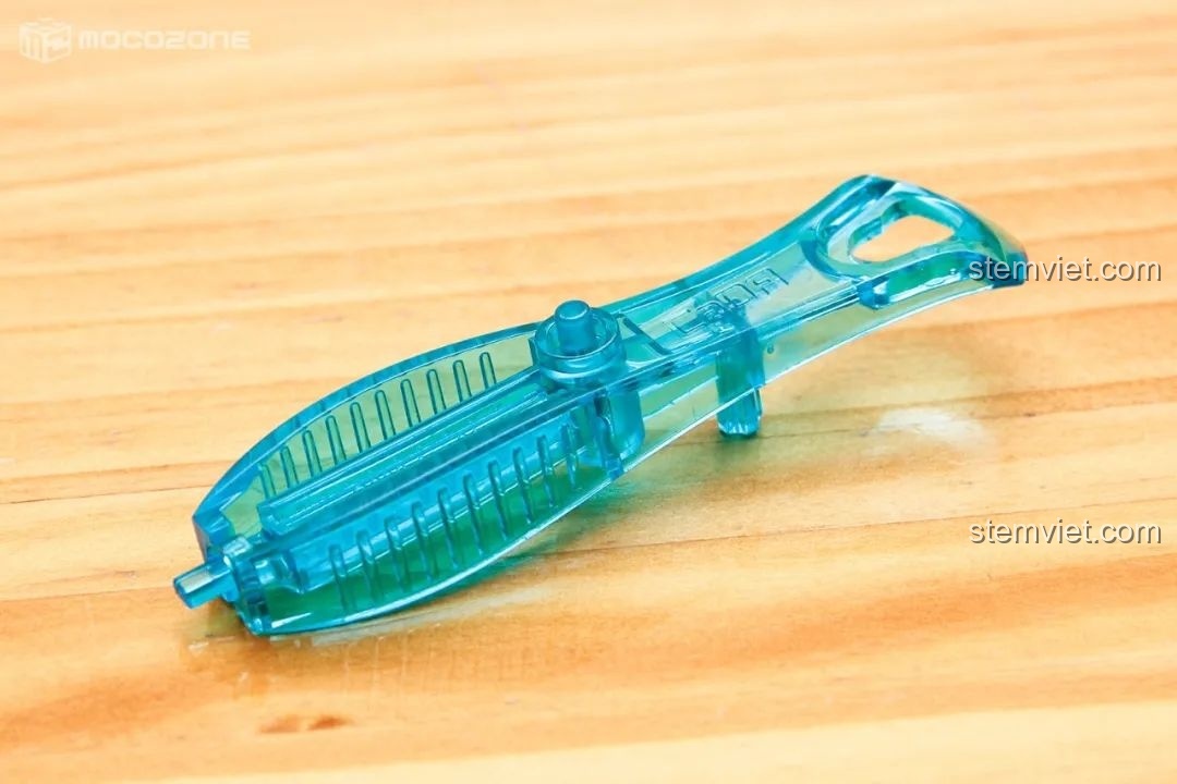 Hệ thống treo sau của Humvee H1 đang được lắp ráp.