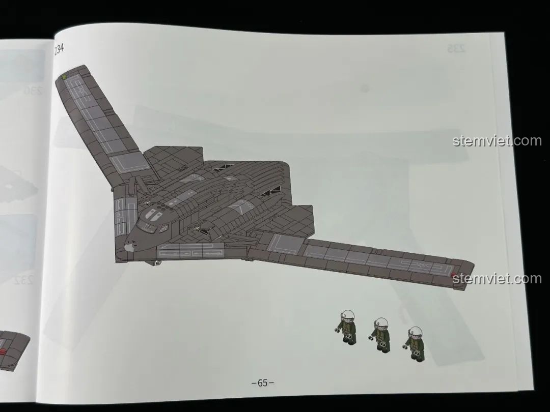 Hình ảnh mô hình hoàn chỉnh của Sát thủ tàng hình H-20 Panlos Brick trong sách hướng dẫn lắp ráp.