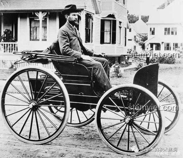 Hình ảnh lịch sử đen trắng của chiếc xe Duryea Model L nguyên bản, tiền thân của bộ lắp ghép SEMBO 705400.