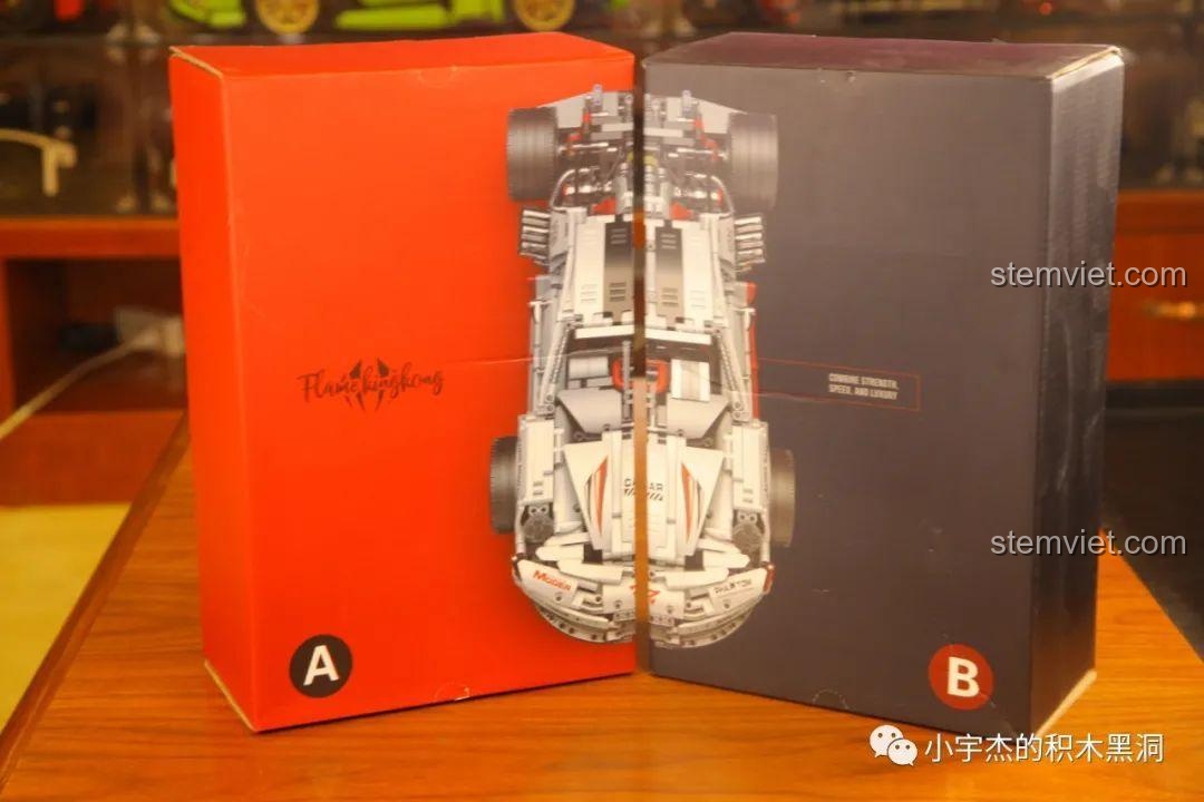 Khi mở hai hộp A và B của bộ BrickCool KC010, hình ảnh chiếc xe đua hoàn chỉnh được ghép lại.