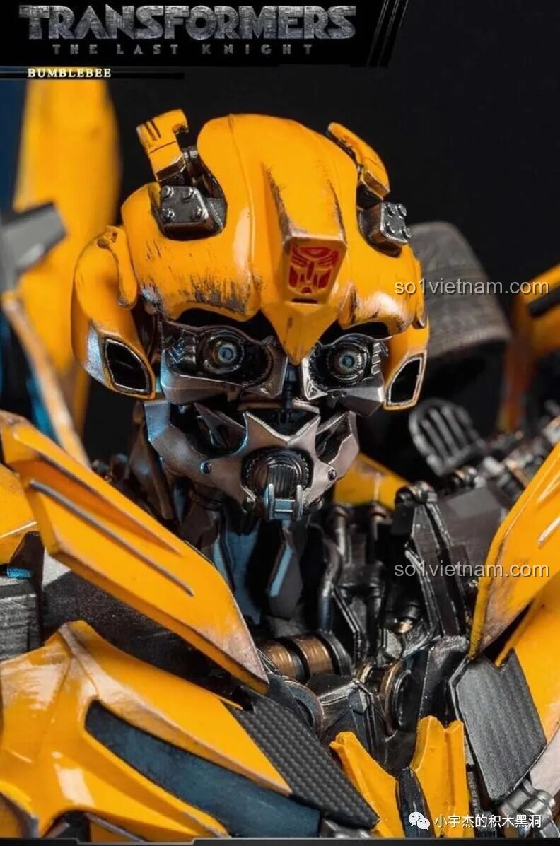 Hình ảnh tham khảo đầu của Bumblebee trong phim Transformers, để so sánh với mô hình lắp ráp K-BOX V5007.