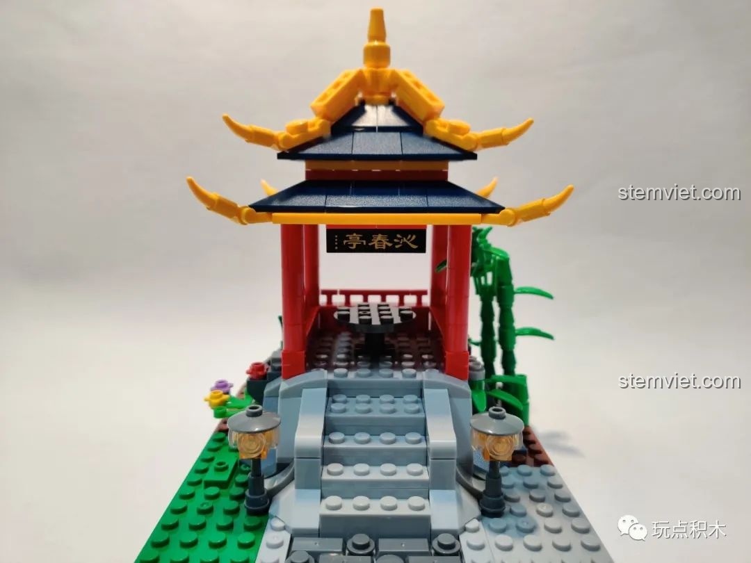 Đình Thấm Xuân hoàn chỉnh sau khi lắp ráp túi số 5 của bộ WOMA C9123, một công trình đẹp mắt.