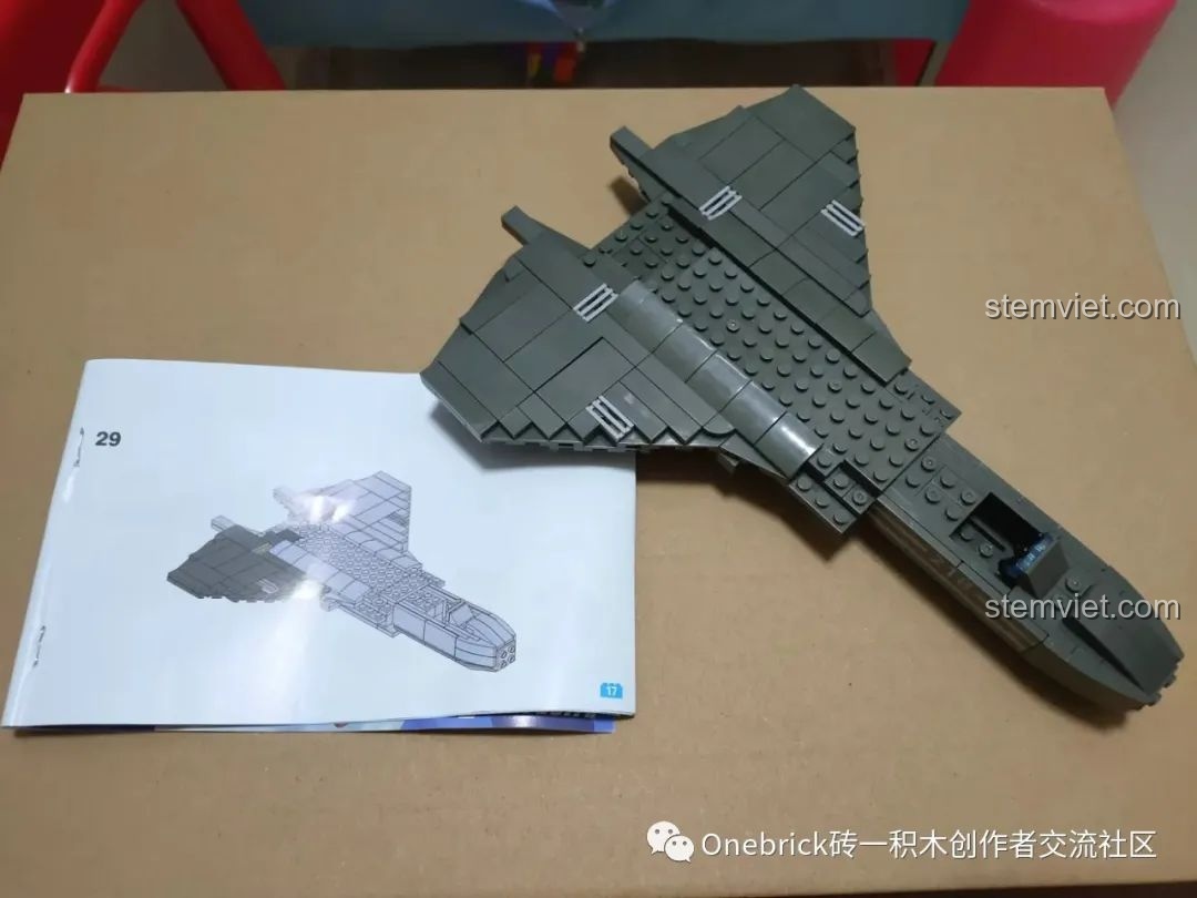 Mô hình CAYI 2254 J-20 sau khi hoàn thành giai đoạn lắp ráp đầu tiên với phần thân chính.