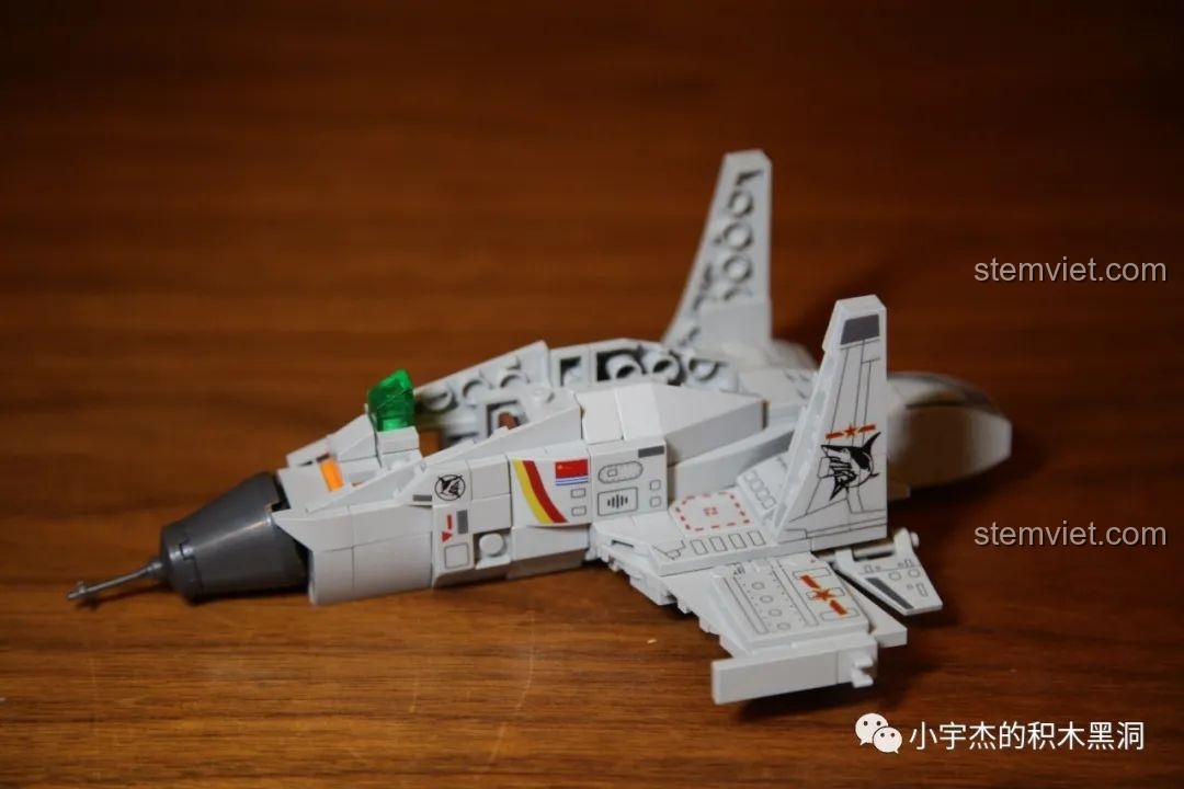 Mô hình J-15 Cá Mập Bay sau khi hoàn thành lắp ráp túi chi tiết số 1, phần thân đã thành hình.