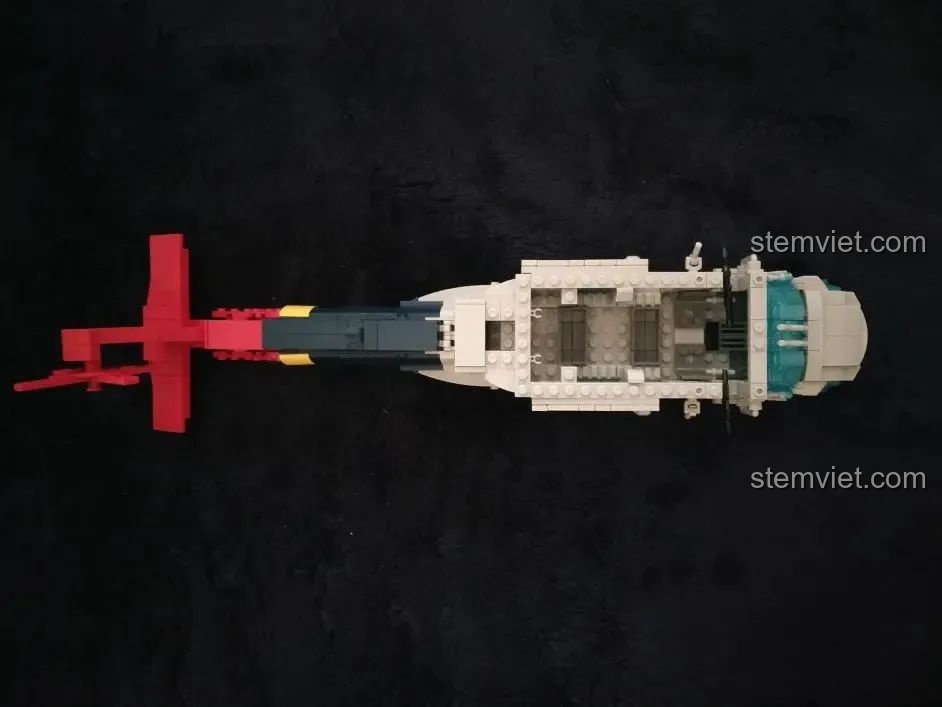 Phần đuôi của mô hình WOMA C0897 đã hoàn thành, sẵn sàng để kết nối với thân chính.