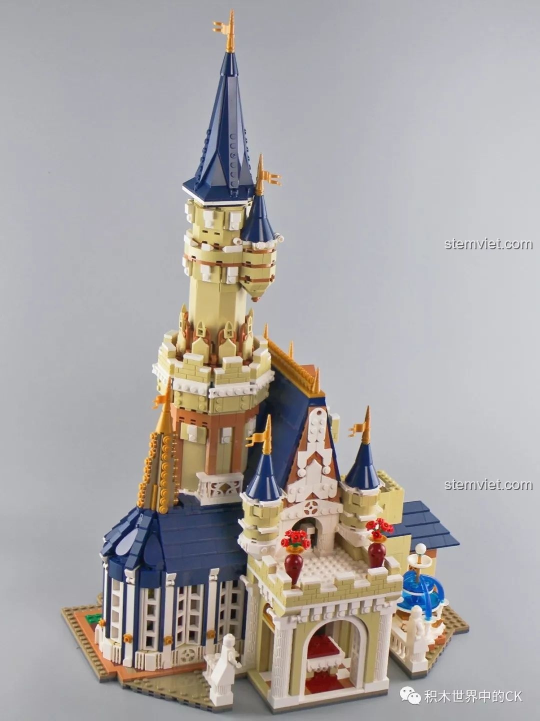 Hoàn thành ngọn tháp trung tâm cao nhất của bộ lắp ráp Tòa lâu đài nguy nga Mould King 13132.