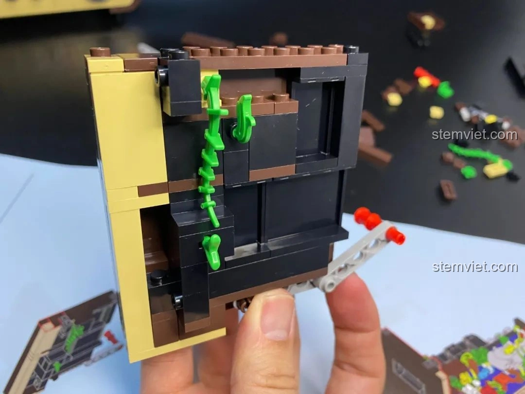 Kết quả lắp ráp phần túi số 3 của bộ đồ chơi Pantasy 61008 Tivi Cổ Điển.