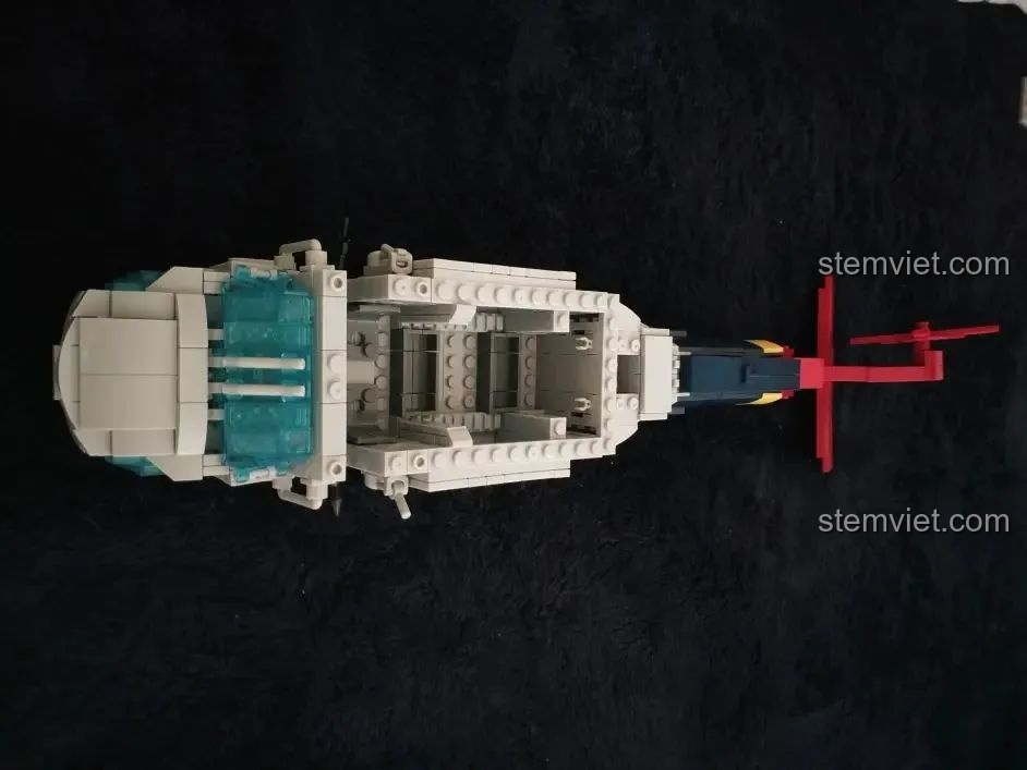 Hoàn thiện các chi tiết trên nóc và thân của mô hình trực thăng WOMA C0897, tăng độ chân thực.