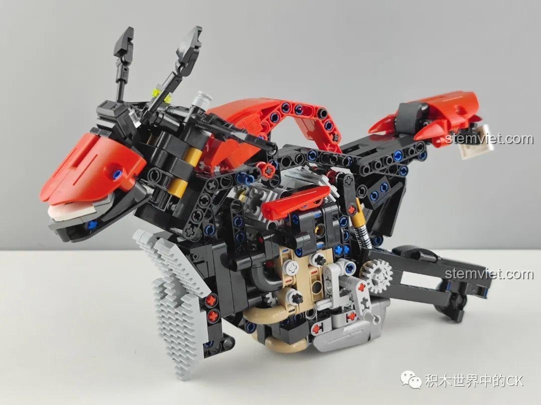 Mô hình Mô tô Streetfighter V4 SP 672006 đang trong giai đoạn hoàn thiện khung xe, các chi tiết kết nối chặt chẽ.