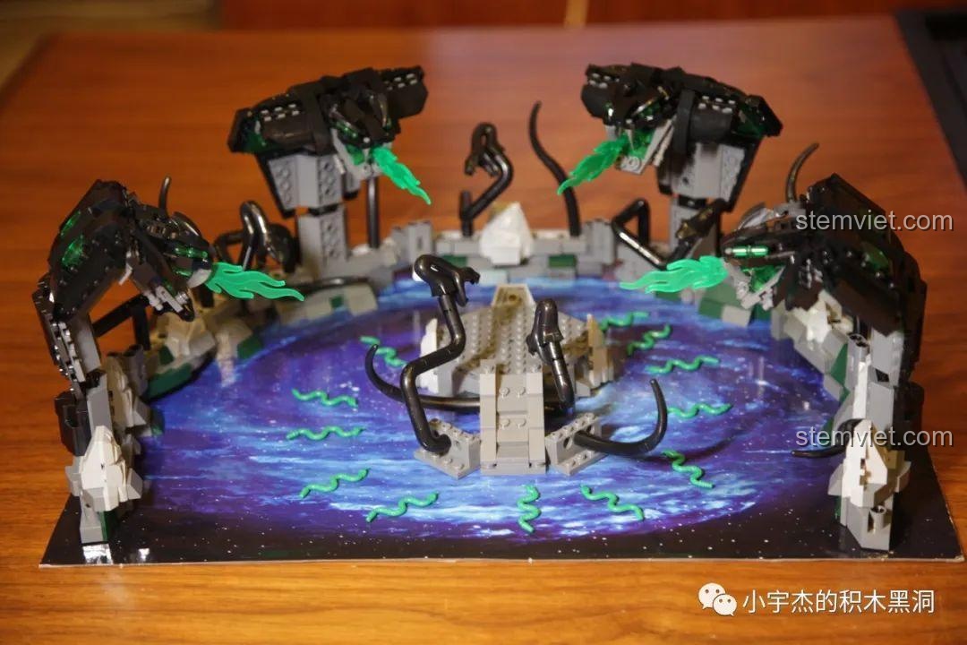 Hoàn thiện mô hình Leier J923 Mô hình Xà Trận với các chi tiết rắn nhỏ màu xanh lá, tăng thêm sự sống động.