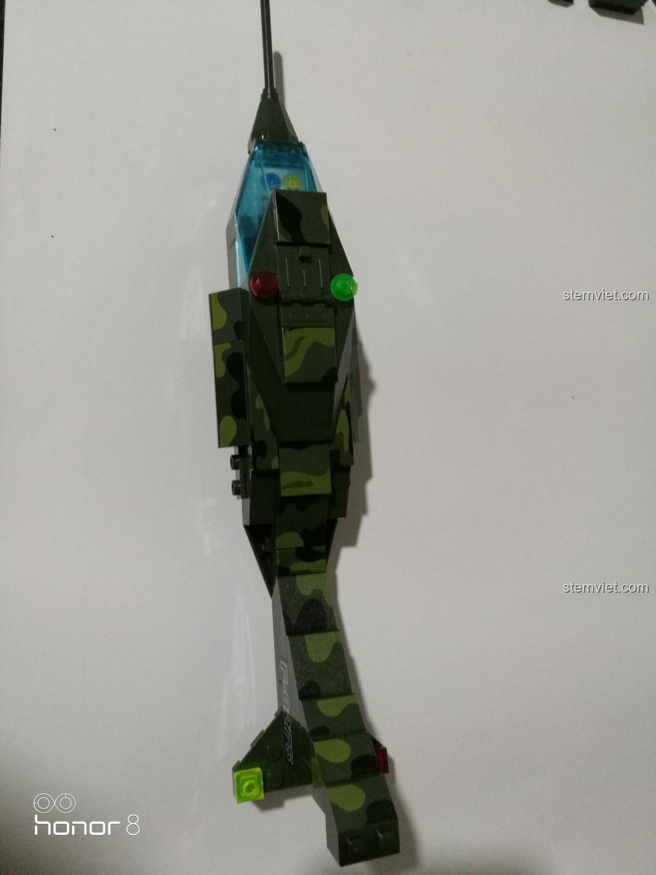 Hoàn thiện phần mũi và đuôi của máy bay chiến đấu Phantom Enlighten 0275, mô hình đã gần như hoàn chỉnh.