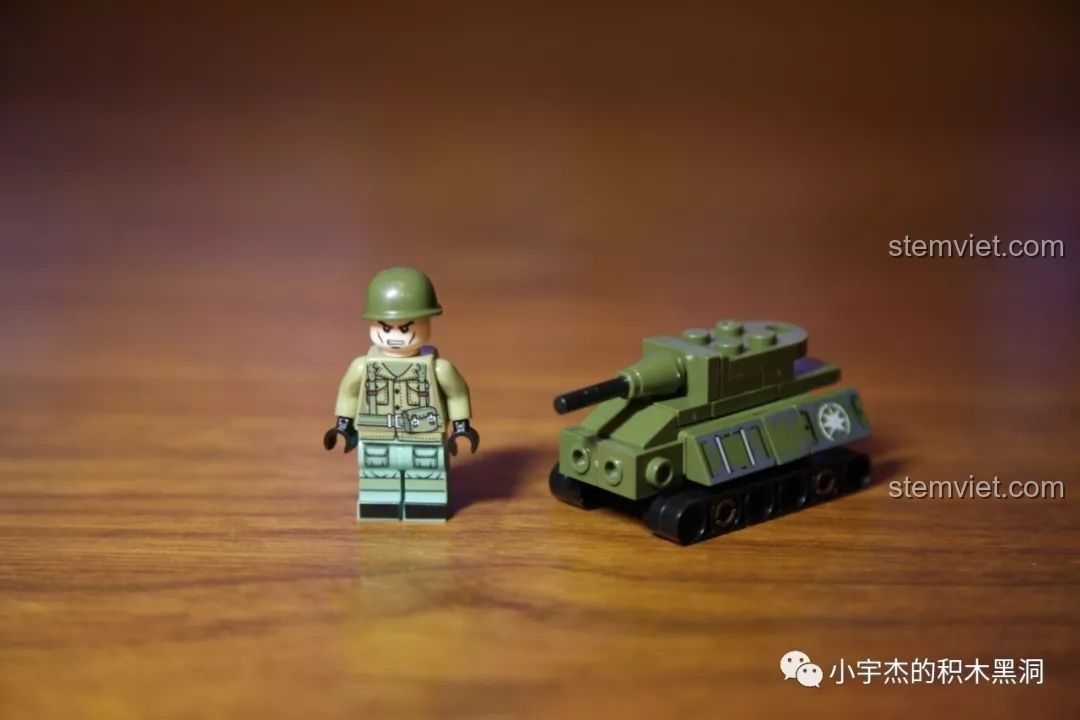 Mô hình xe tăng mini SEMBO 101059 M10 Wolverine đã lắp ráp, nổi bật với tháp pháo mở và nòng pháo dài.