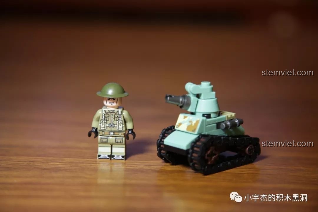 Mô hình xe tăng mini SEMBO 101068 Renault FT-17 hoàn chỉnh, được đánh giá là mẫu đẹp nhất trong bộ sưu tập.