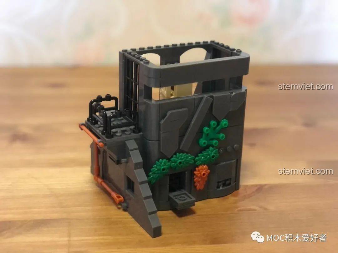 Hoàn thiện tầng hai của pháo đài với các chi tiết tường vỡ trong bộ Mô hình chiến trường Thế II.