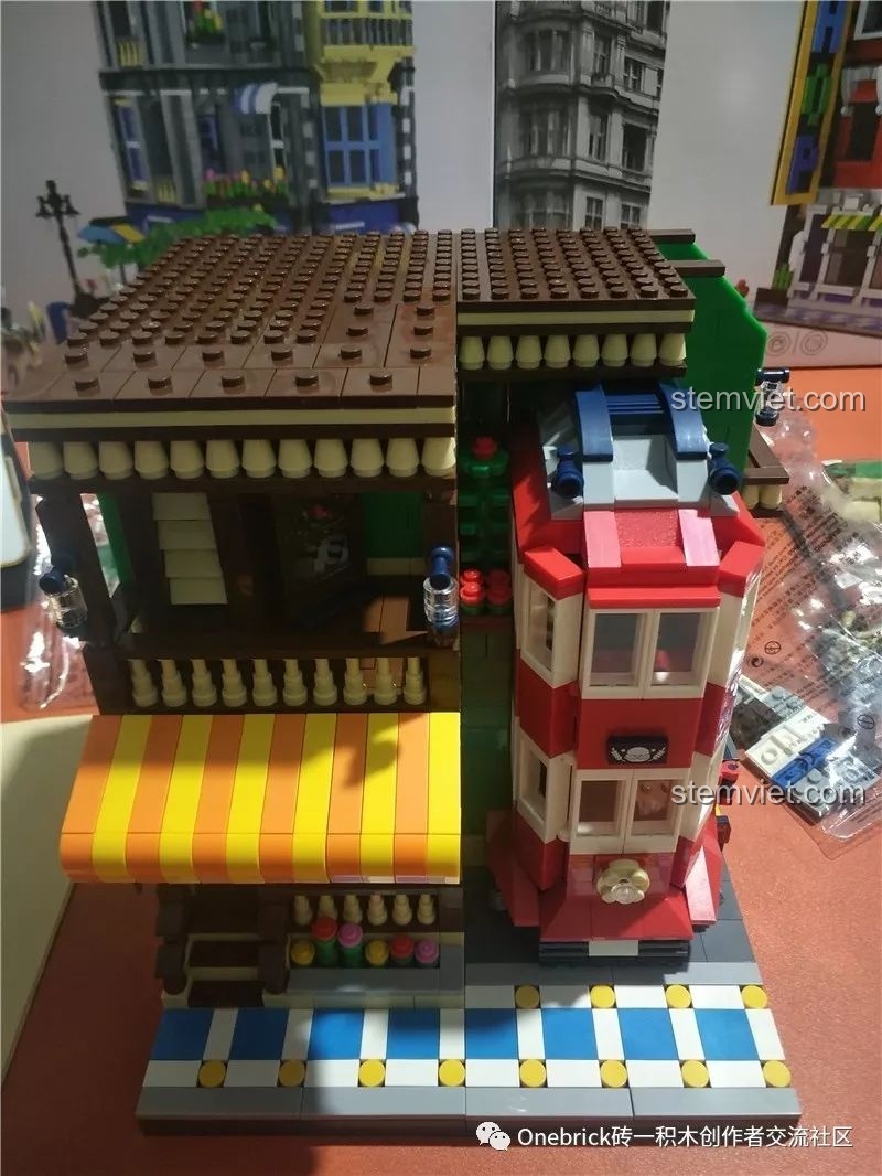 Hoàn thiện tầng hai của Nhà hàng BBQ WANGE 6313 với mái hiên sọc vàng và mái ngói nâu.