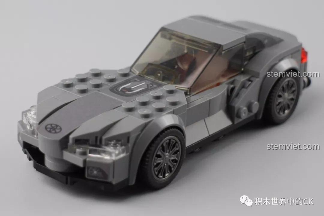 Mô hình xe Toyota FT-1 SEMBO 607031 hoàn thiện với màu xám bạc và thiết kế hiện đại, góc cạnh.