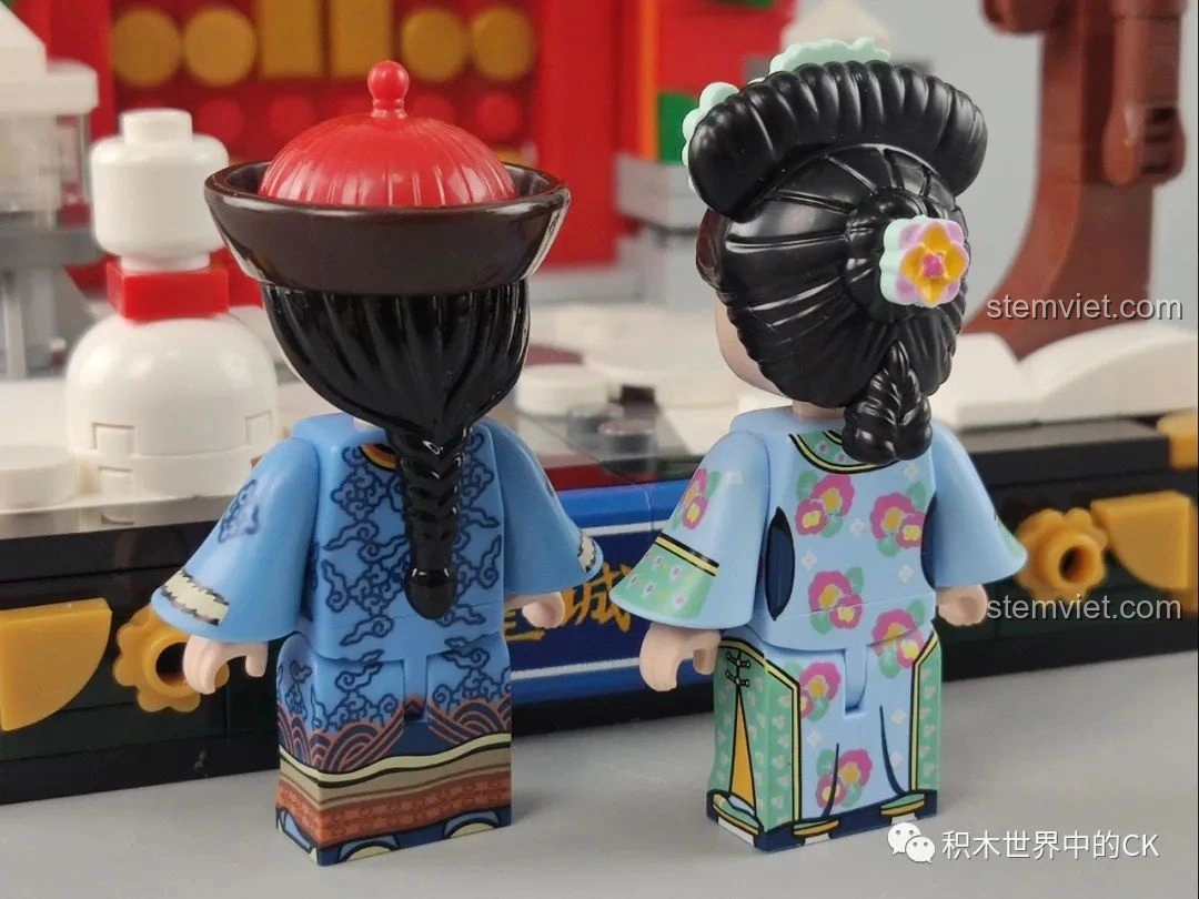 Góc nhìn nghiêng mô hình Keeppley K10144 Hoàng Thành Hí Tuyết, thể hiện chiều sâu và cấu trúc phức tạp.