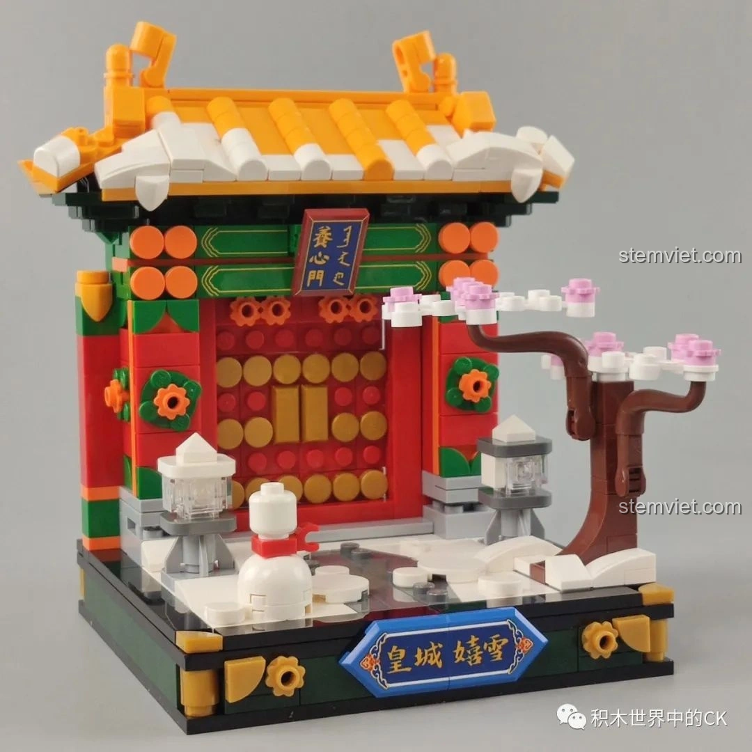 Mặt sau mô hình Keeppley K10144 Hoàng Thành Hí Tuyết, các mảnh ghép được kết nối chắc chắn, bền vững.