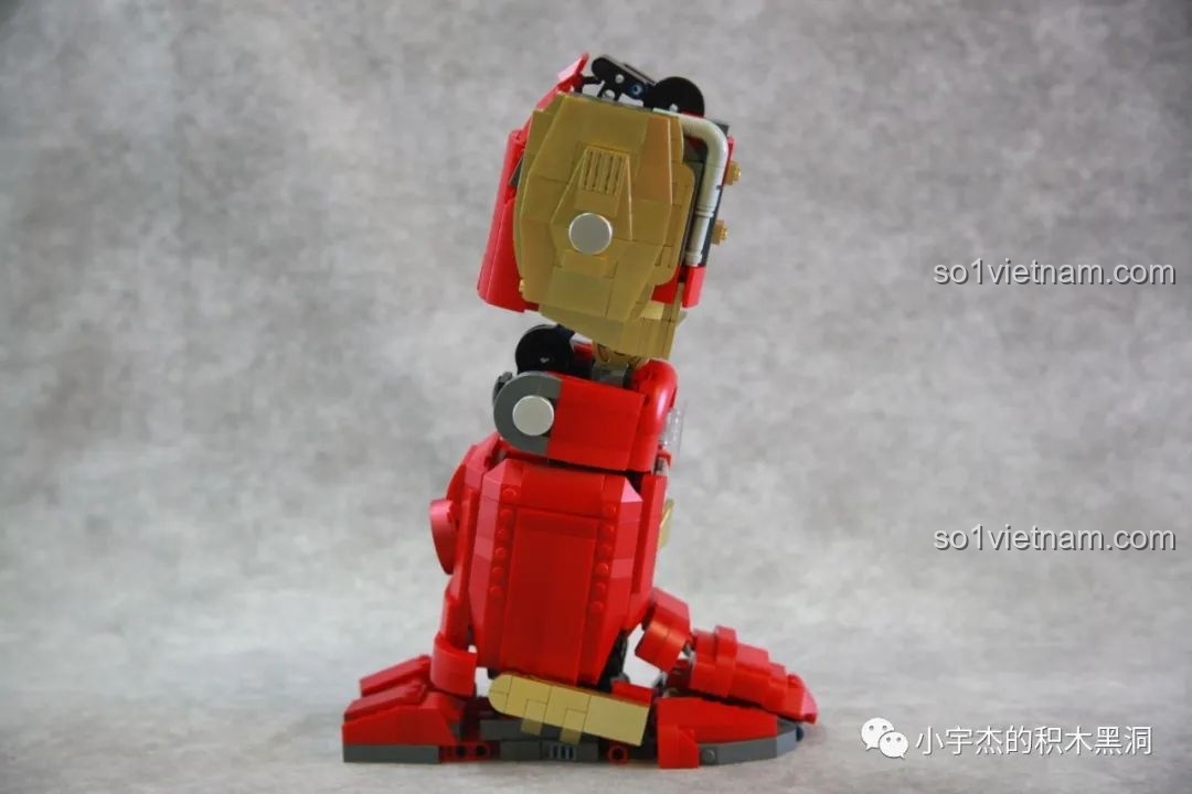 Hộp B của KBOX V5004 Giáp Chống Hulk MK44 được mở ra, để lộ các túi linh kiện bên trong.