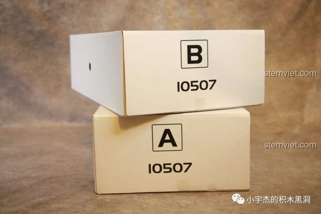 Hai hộp giấy A và B bên trong hộp lớn của bộ K-Box 10507, giúp phân loại các túi gạch.