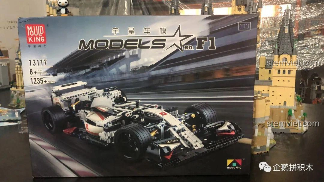 Mặt trước hộp bộ lắp ráp Mould King 13117 F1 Xe Đua, hiển thị hình ảnh mô hình và thông tin sản phẩm.