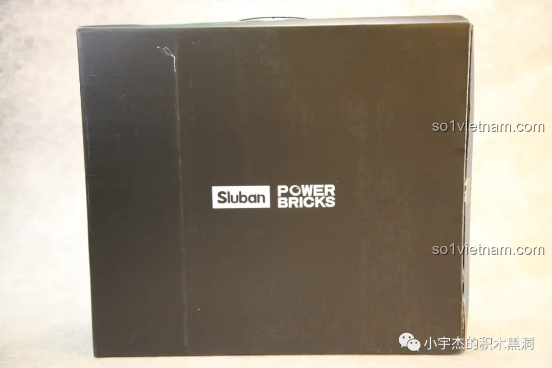 Hộp màu đen bên trong của bộ Sluban M38-B0851, mang lại cảm giác cao cấp và bí ẩn cho sản phẩm.
