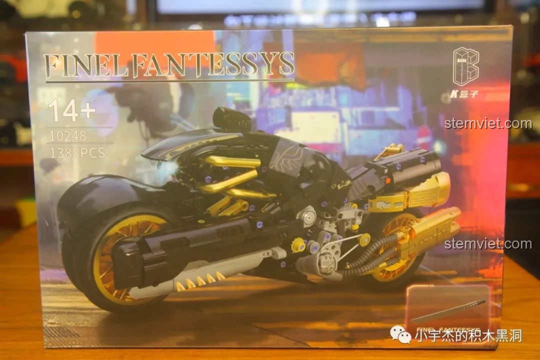 Mặt trước hộp bộ lắp ráp Mô tô Fenrir Sói Lửa Final Fantasy VII KBox 10248, hiển thị hình ảnh mô hình và thông số 1388 chi tiết.