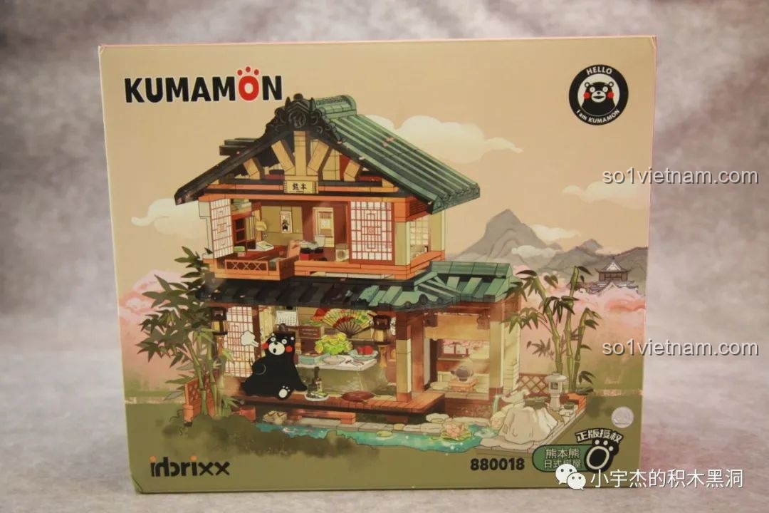 Hộp sản phẩm inbrixx 880018 Ngôi Nhà Nhật Bản Kumamon với hình ảnh mô hình hoàn chỉnh và logo Kumamon chính hãng.
