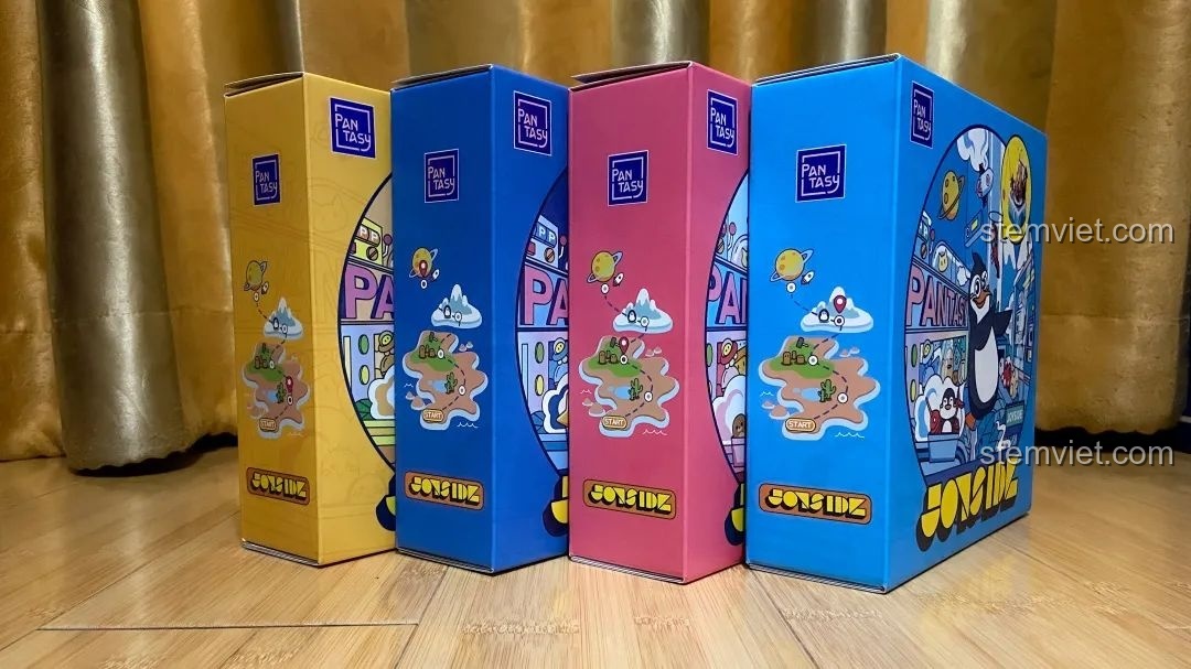 Bốn hộp đồ chơi lắp ráp Pantasy Series Tương Tác Vui Nhộn với thiết kế bao bì đầy màu sắc, thể hiện các chủ đề độc đáo của từng bộ.