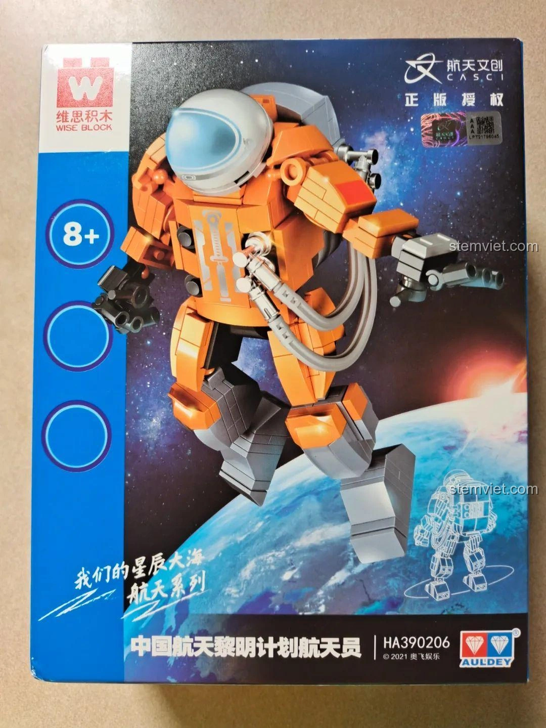 Mặt trước hộp đồ chơi lắp ráp Phi hành gia WISE BLOCK HA390206, với hình ảnh phi hành gia và thông tin sản phẩm chi tiết.