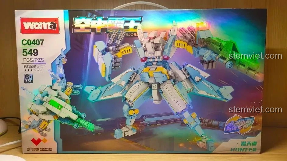 Hộp đồ chơi lắp ráp Robot Biến Hình Không Trung Bá Vương - Thợ Săn Trời WOMA C0407 với hình ảnh robot và chiến cơ ấn tượng, thu hút mọi ánh nhìn.