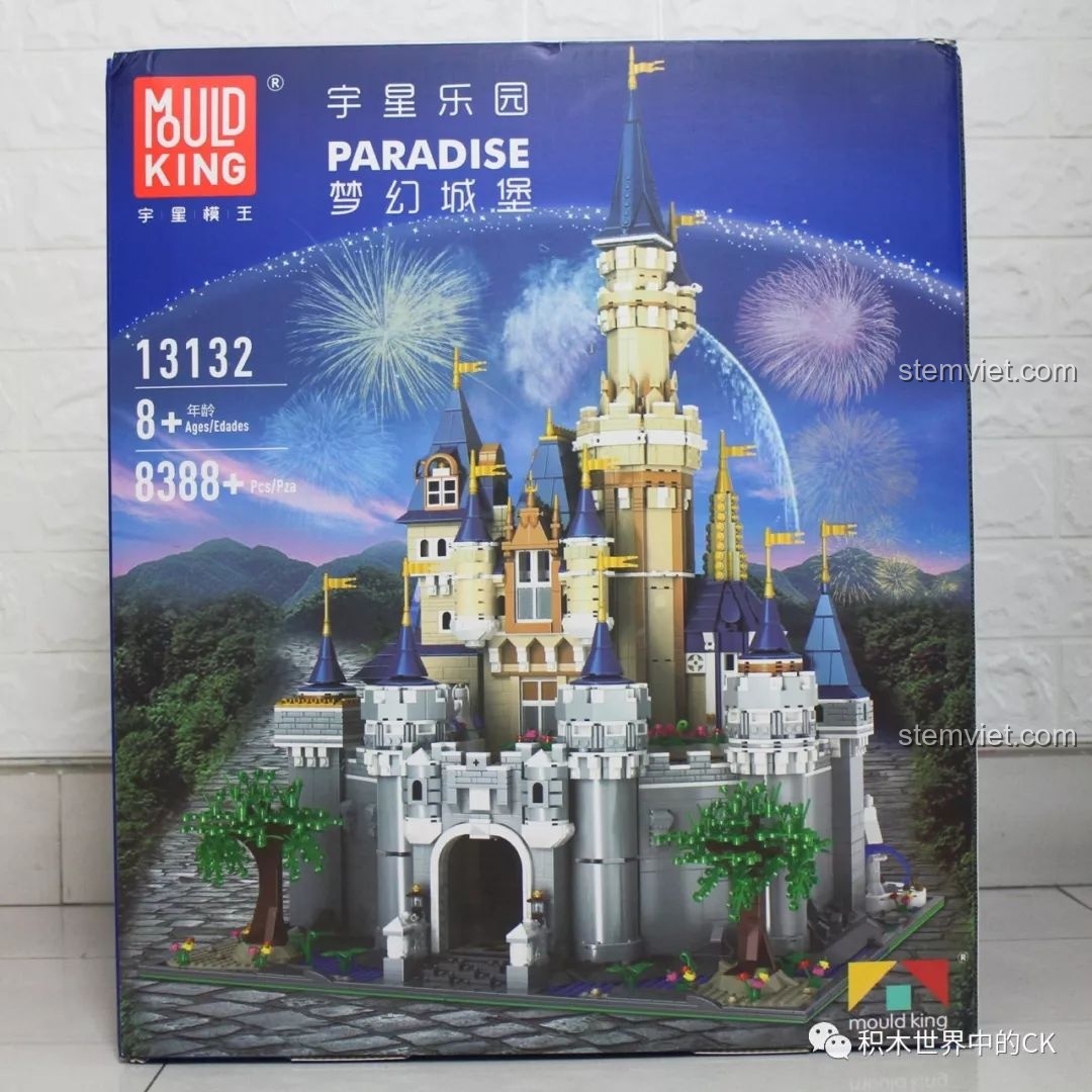 Mặt trước hộp bộ lắp ráp Lâu đài cổ tích Disney Mould King 13132 với hình ảnh toà lâu đài nguy nga và 8388 chi tiết.