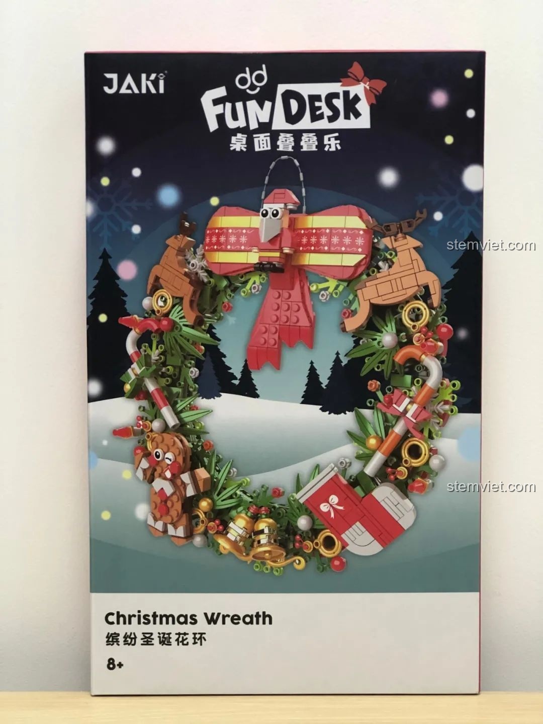Hộp sản phẩm của bộ lắp ghép JAKI JK5118 Vòng Hoa Giáng Sinh Đa Sắc, thiết kế đẹp mắt, phù hợp làm quà tặng.