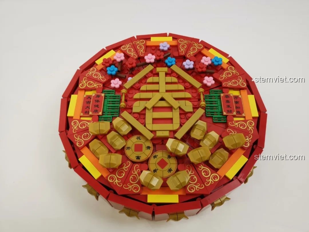 Nắp hộp của bộ Hộp Đựng Mứt Tết Cỡ Lớn WOMA C.9122 đã được lắp ráp hoàn chỉnh.