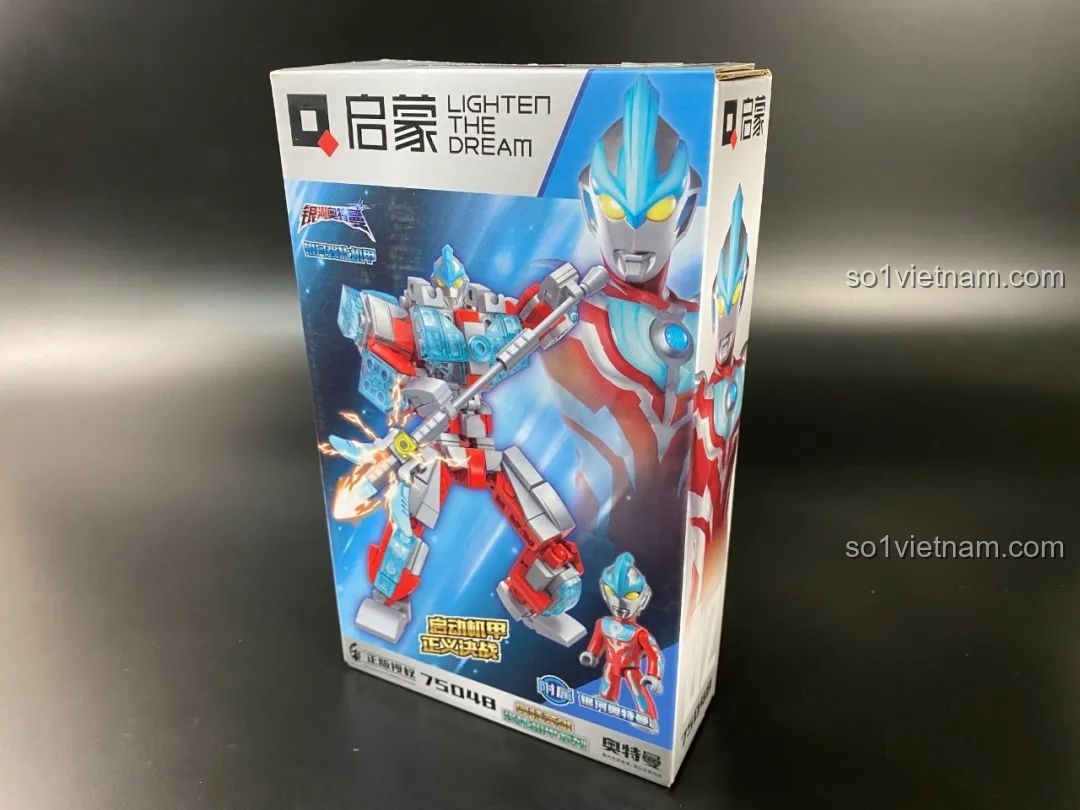 Hộp đựng của bộ lắp ráp Qman 75048 Mecha Ultraman Ginga, thiết kế tông xanh bạc đẹp mắt.