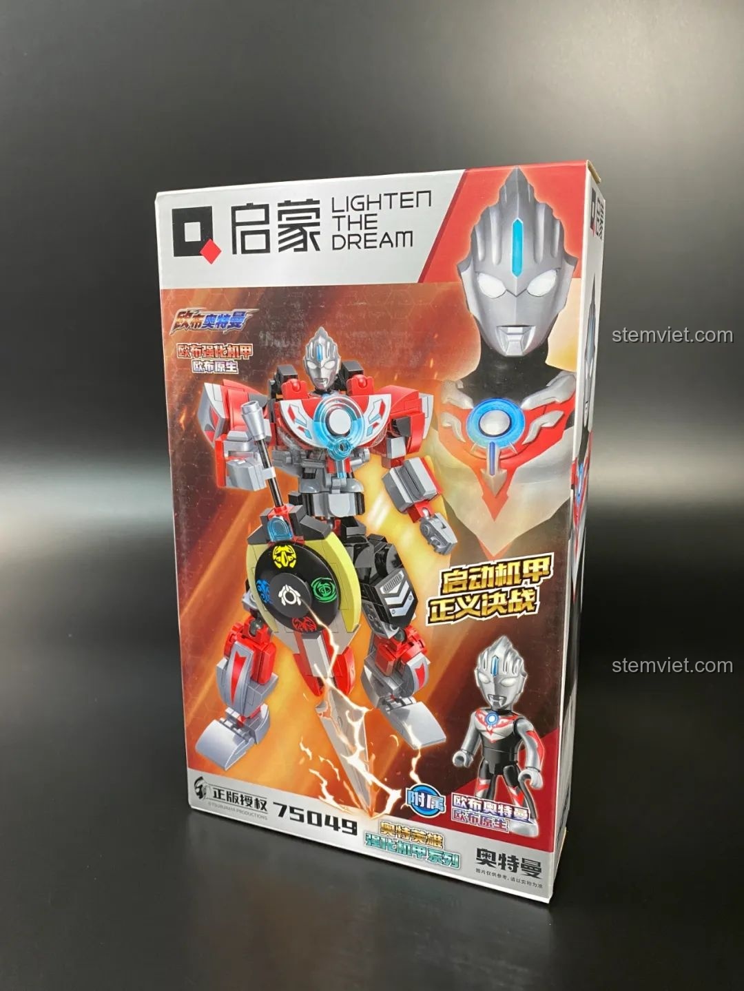 Hộp đựng bộ lắp ráp QMAN 75049 Ultraman Orb với hình ảnh robot và vũ khí độc đáo.